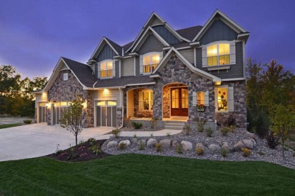 EAD80907-332C-4199-9090-FC16D54433B9-min James Hardie Siding On A Home At Night